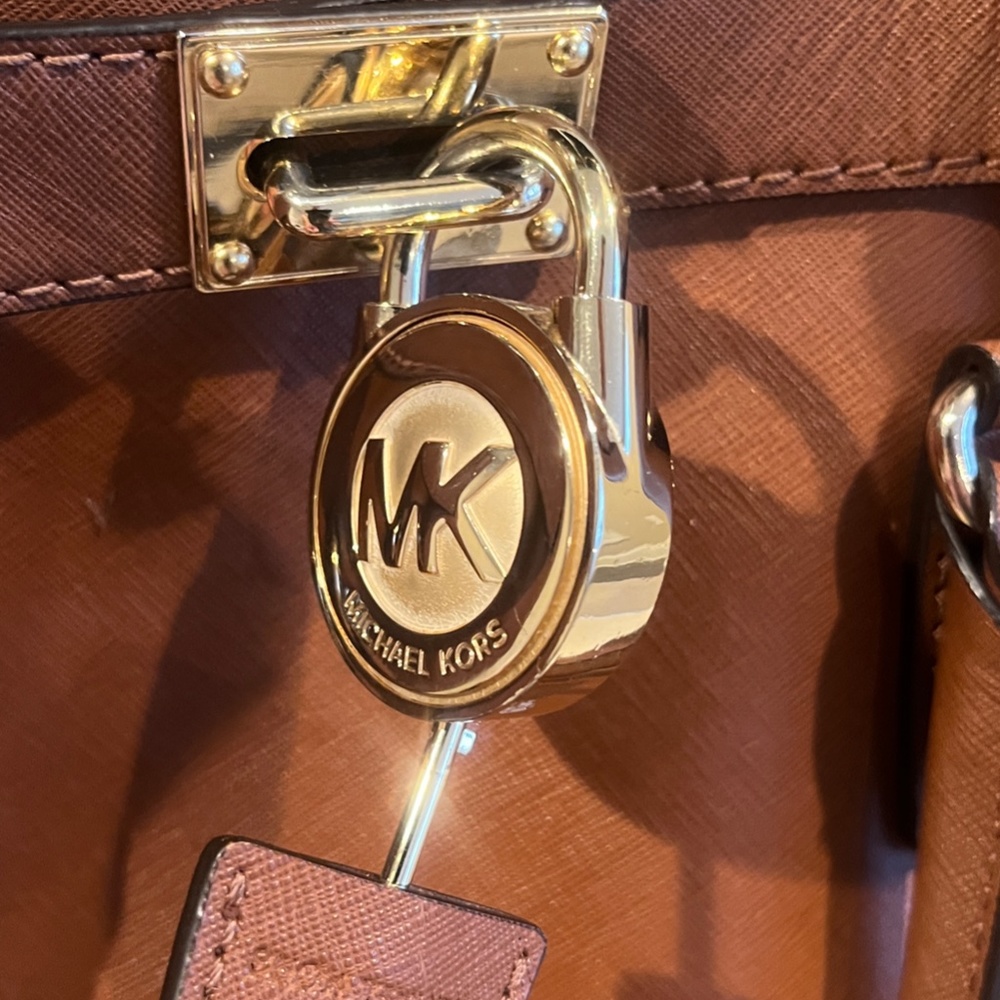 Michael Kors Large Hamilton Bag - Picture 7 of 16